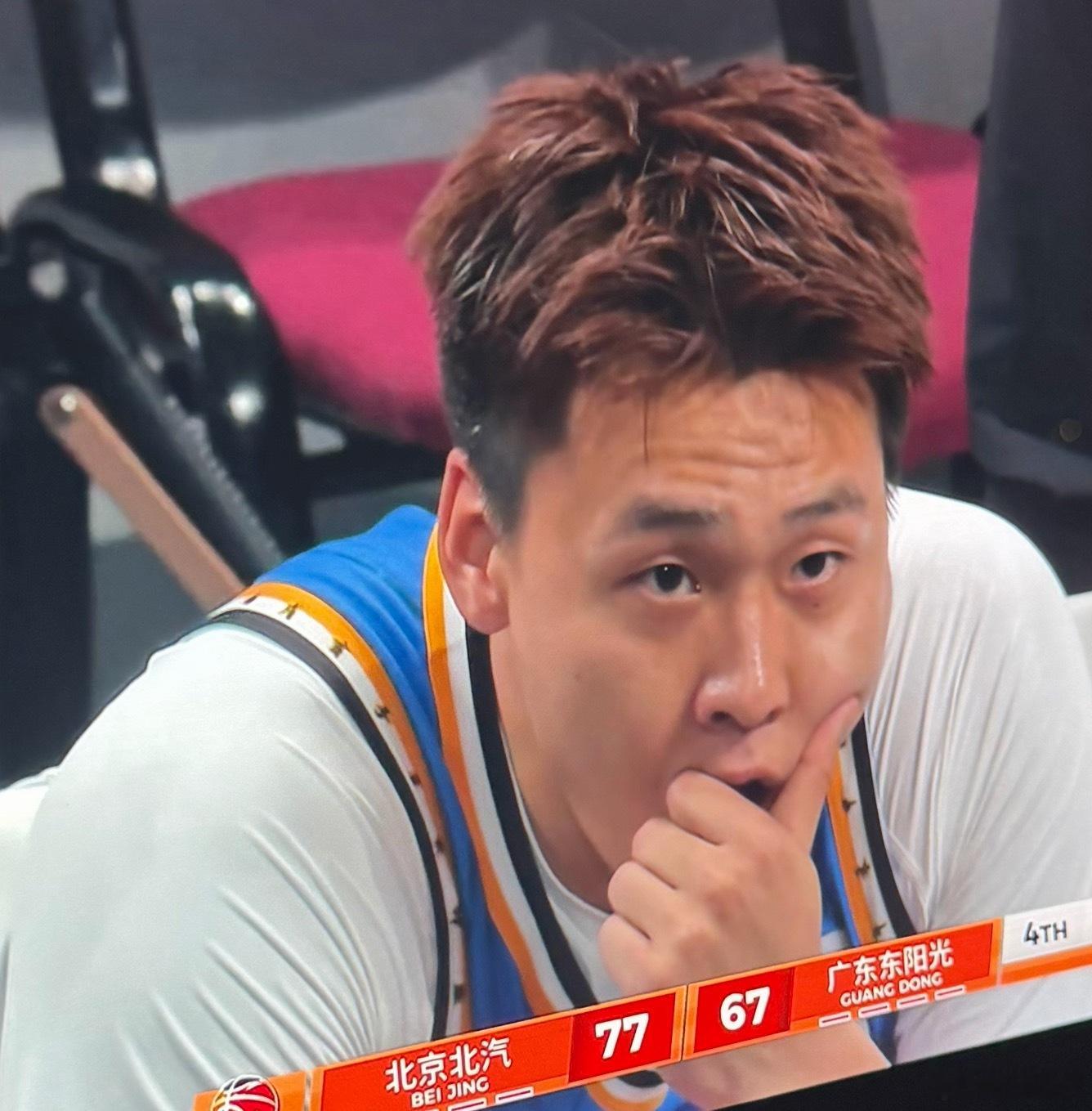 北京男篮vs广东男篮许利民真行啊，这会儿你换个卧底上来？还好一个回合就换下来了 