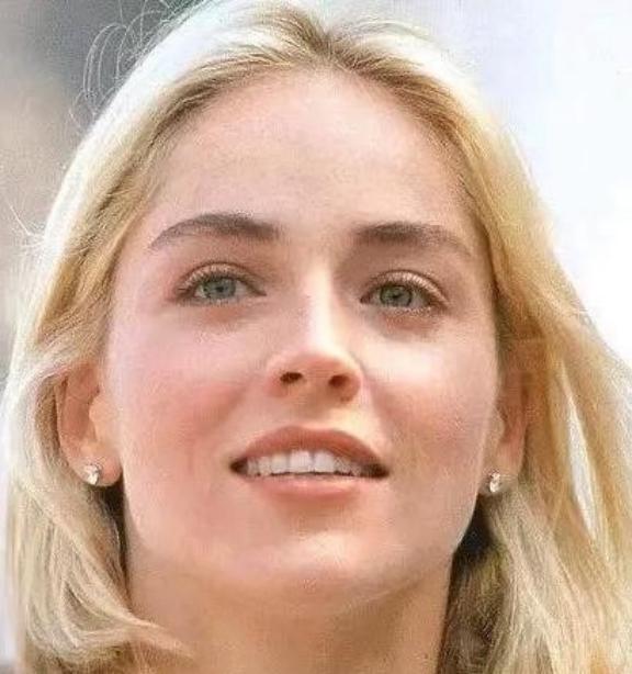 “汶川地震是中国人的报应！”2008年汶川地震时，好莱坞女星莎朗·斯通说了句“这