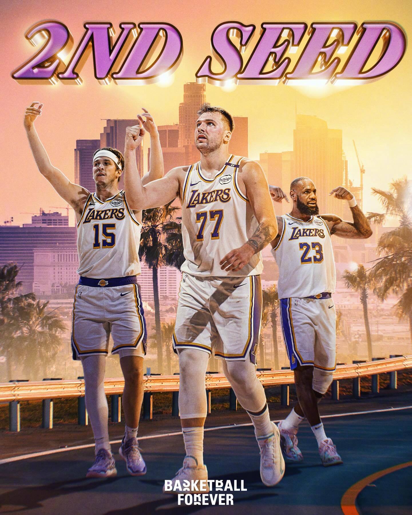 湖人客场108-106险胜爵士取得4连胜。湖人12胜4负战绩追平掘金，由于湖人是