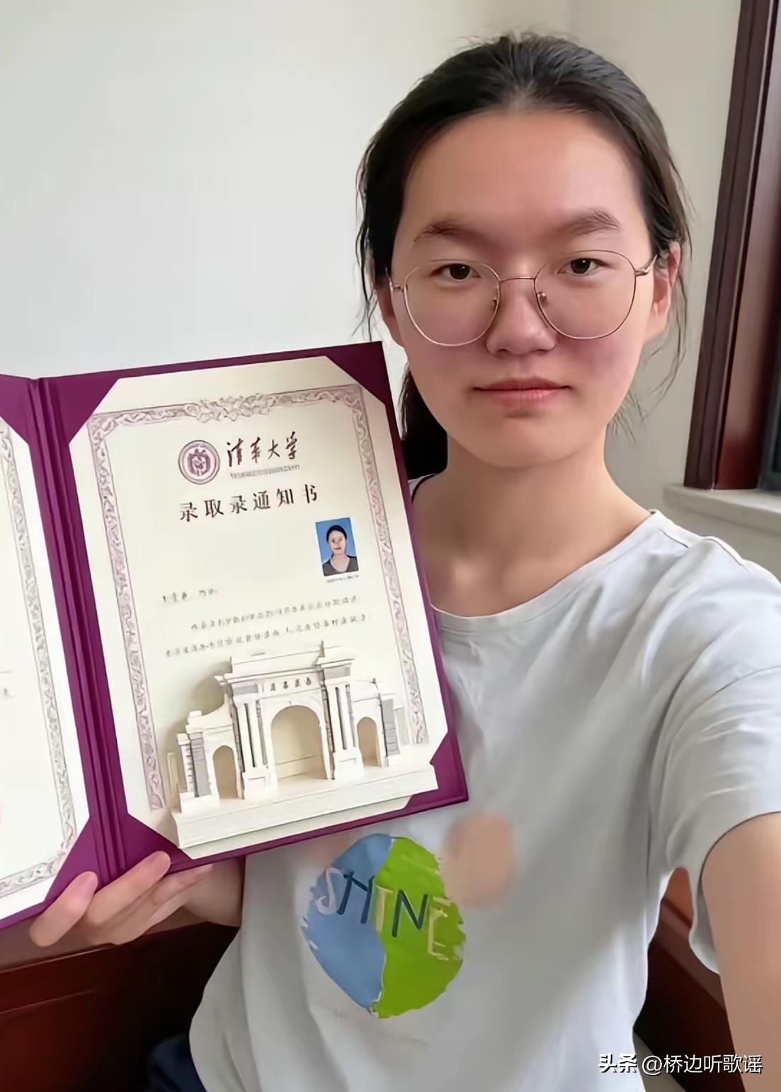 韩雅萍正式被清华大学录取了，但她似乎不一定学医了？
​今天官方通报韩雅萍被清华大