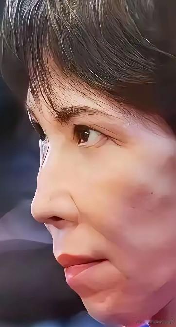 她高市早苗在马年春节贺词中，像个热情的“春节使者”，给喜迎春节的全球朋友送祝福。