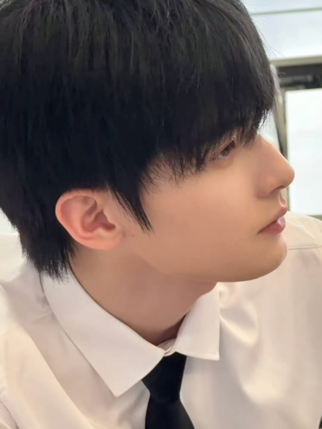 深圳的天气又冷又热的，陈鹤一照顾好自己