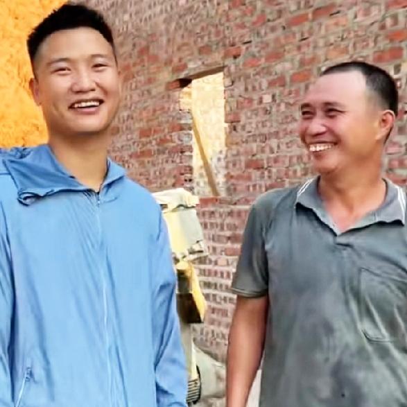 小潘和小秋在中国云南河口检查完身体回到了越南，继续给小叔盖房子，他们走的这段时间