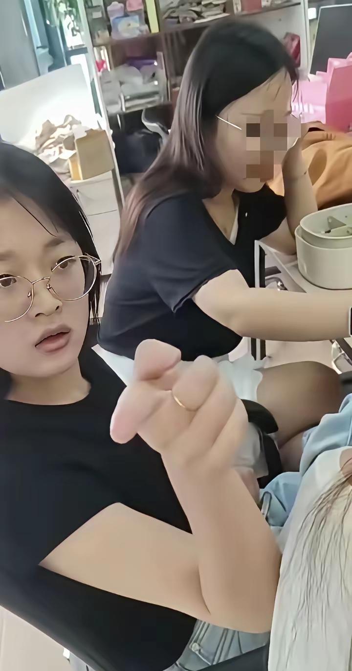 真佩服这样的人，白吃一顿还倒打一耙，说谎面不改色还理直气壮的，明明外卖小哥准时送