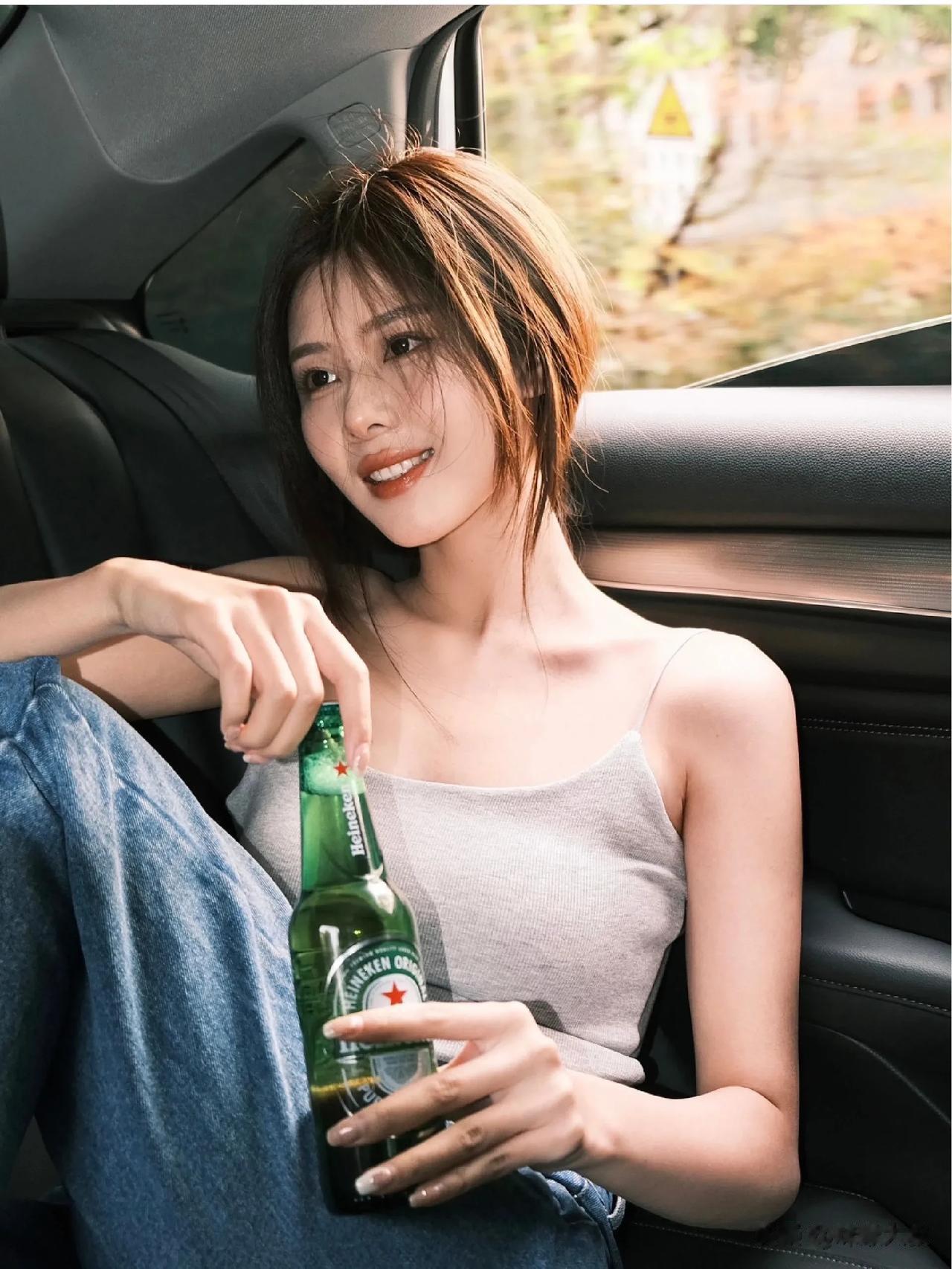 酒不醉人人自醉，（）不迷人人自迷。
请填空[吃瓜群众]

     
