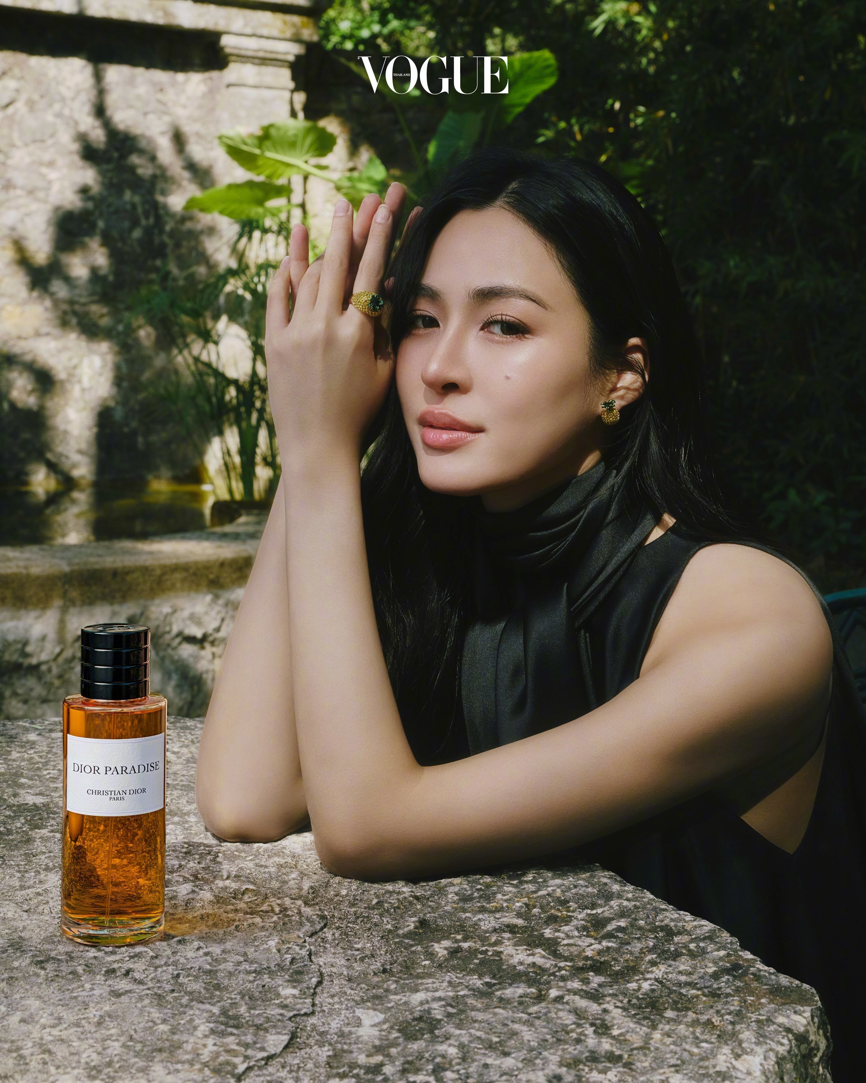 邝玲玲出镜VOGUE Thailand × Dior Beauty全新大片。镜头
