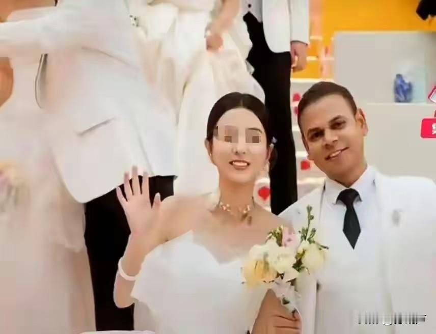 东北那位嫁给印度人的丹丹近况不太好。不只是餐馆倒闭了亏损200万，还有她的婆婆听