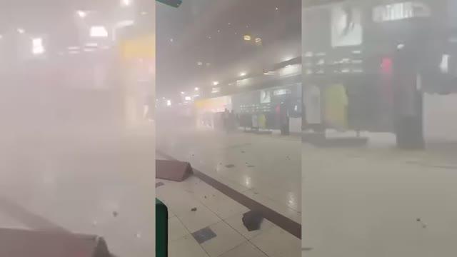 伊朗学生通讯社（ISNA）：迪拜机场遭袭击，出现损毁
伊朗学生通讯社称，机场大楼