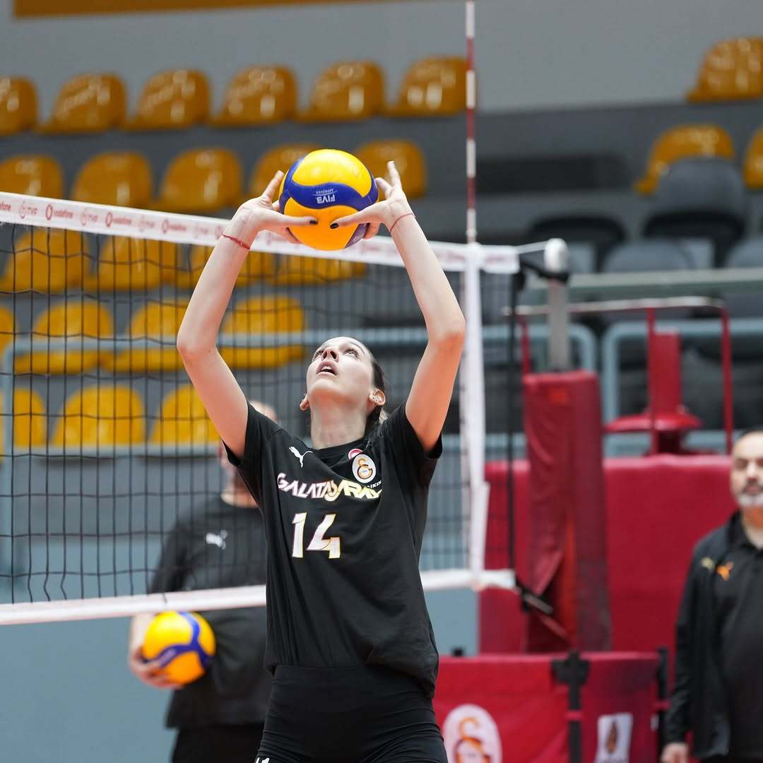 加拉塔萨雷备战对伊萨奇巴希的比赛！ 