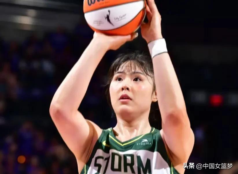 🏀【李月汝WNBA首秀亮眼！替补砍6+4+4✨】
中国女篮核心李月汝迎来西雅图