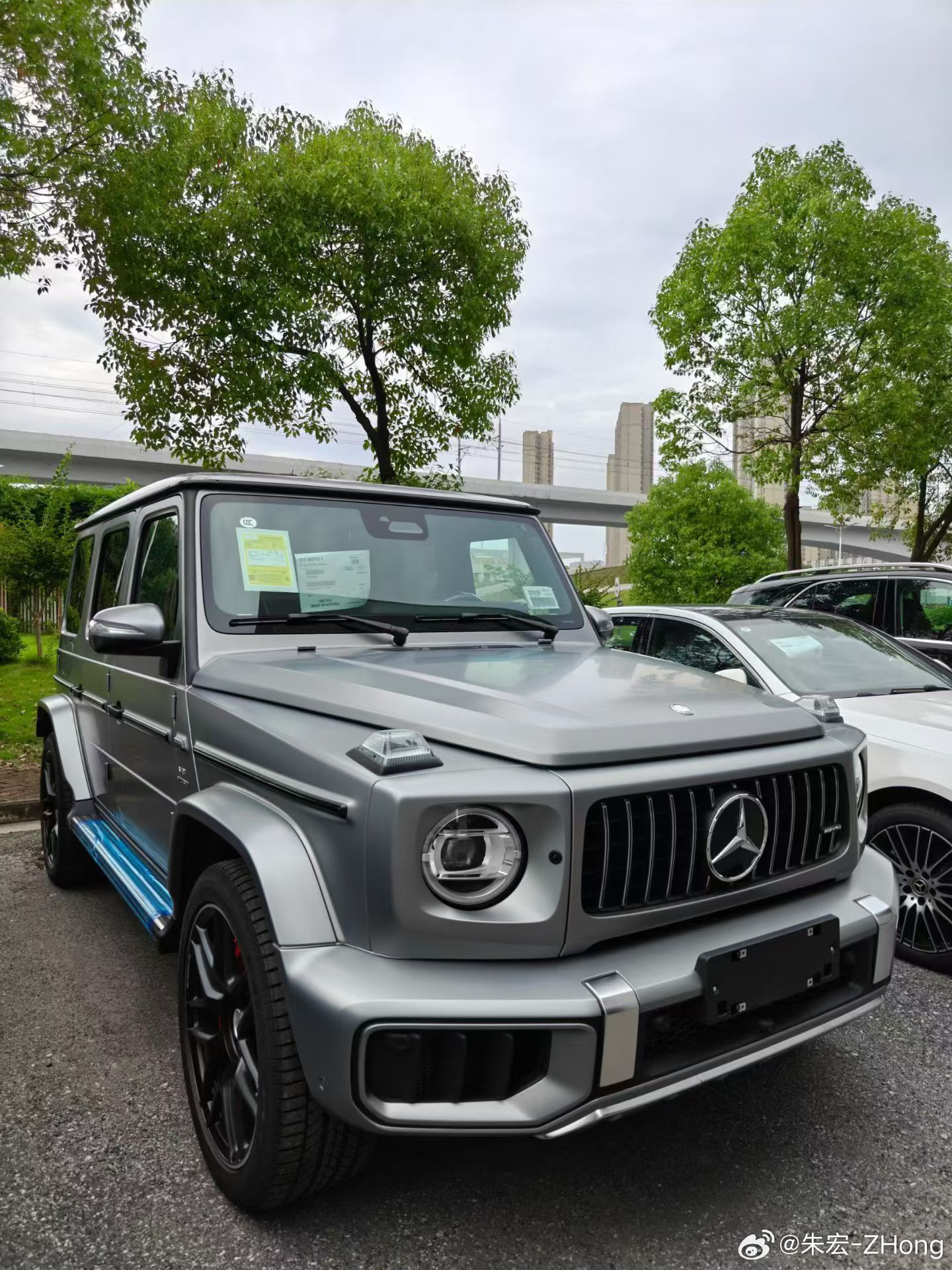 奔驰 G63  哑光铂金灰/红 957 【性比价高】+哑光铂金灰油漆88500+