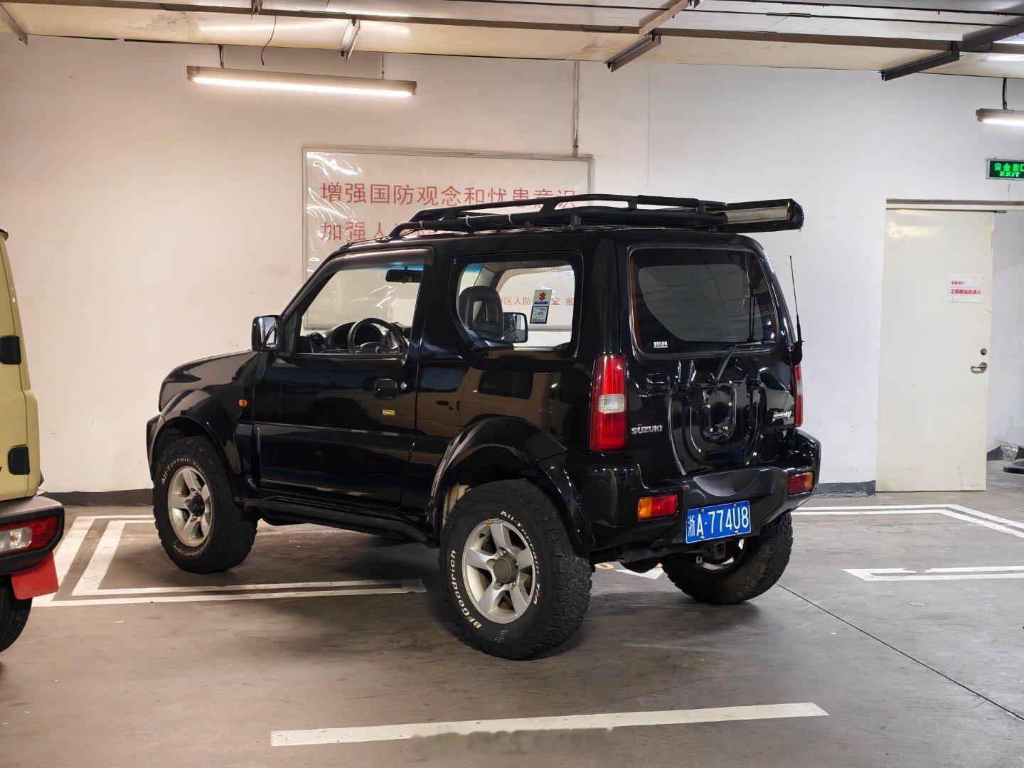 又买了一辆三代手动吉姆尼。好好感受一下这俩有啥不同。 