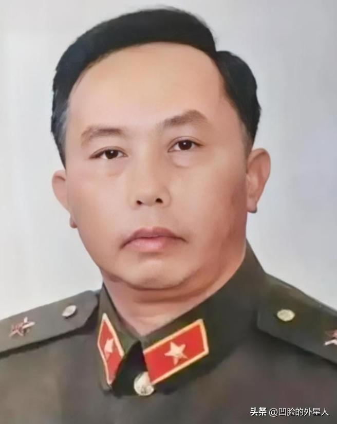 何其宗，自卫反击战英雄，1990年荣升中将，却在56岁时突然退役，定居四川营山，