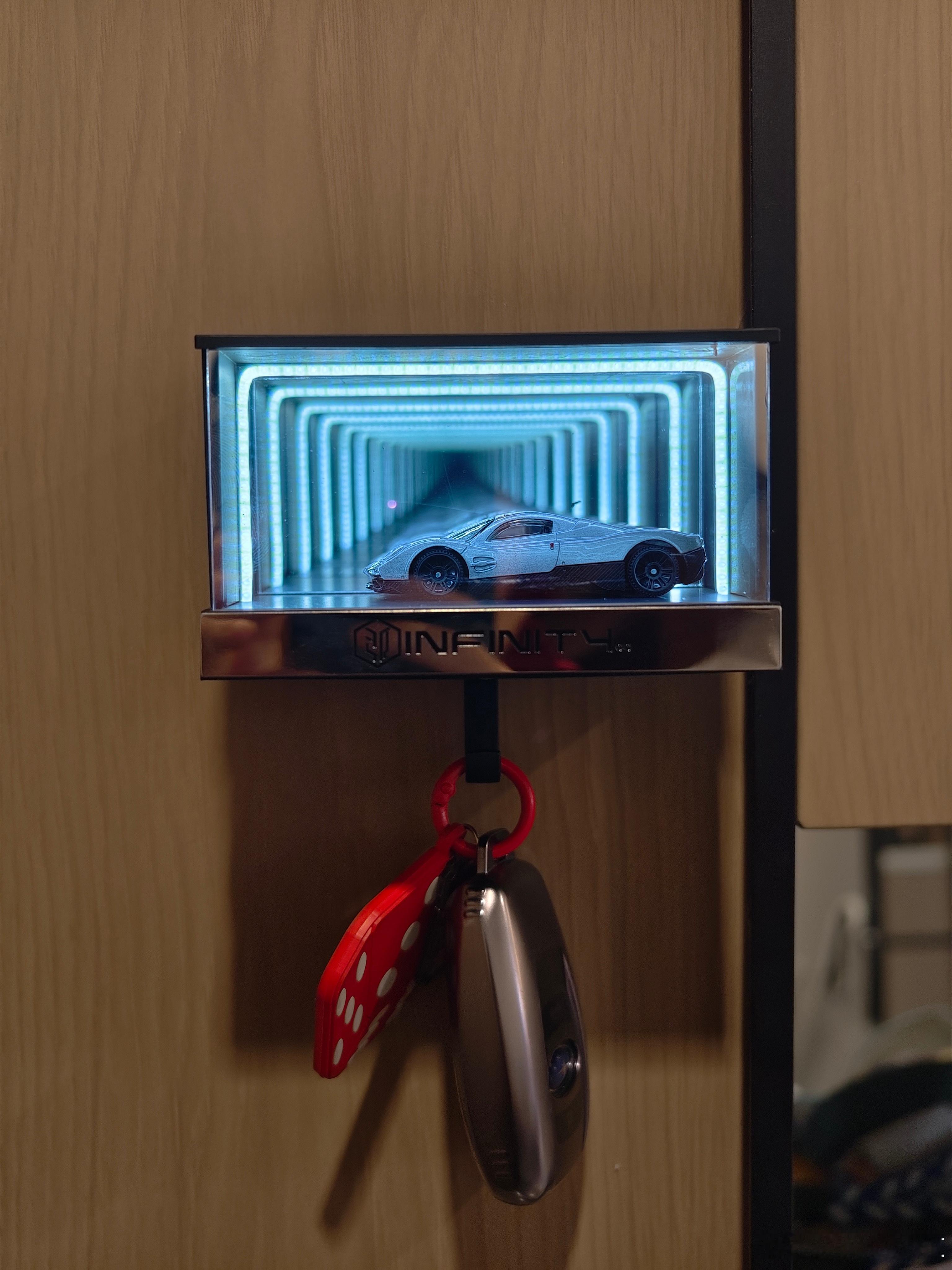 网上这些小挂件还挺好看，有车模还可以挂车钥匙，关键只要几十块钱 门口必备 