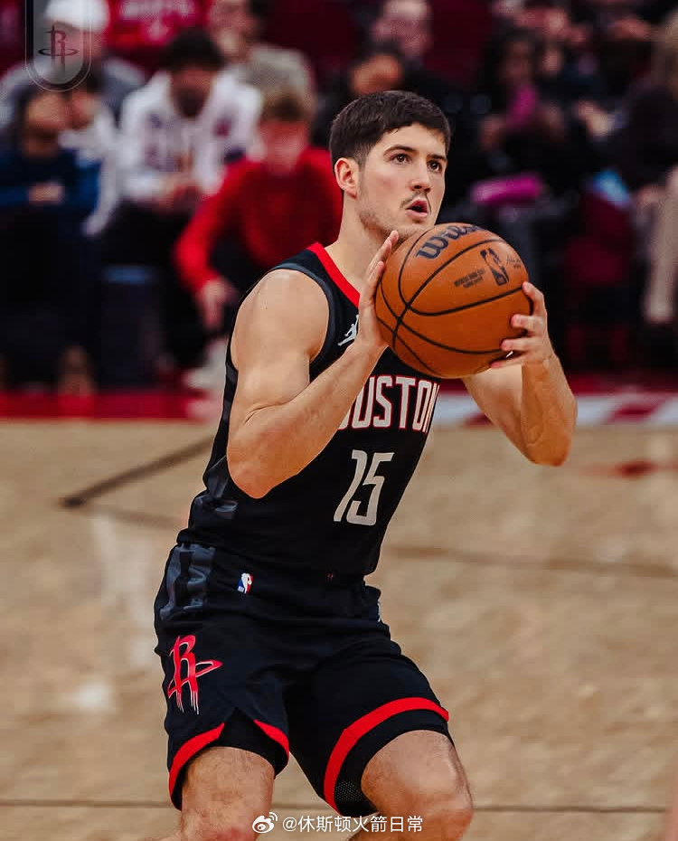 乌度卡被问到是否能在赛季后期看到更多谢泼德担任终结者的比赛。“无论谁上场，无论他