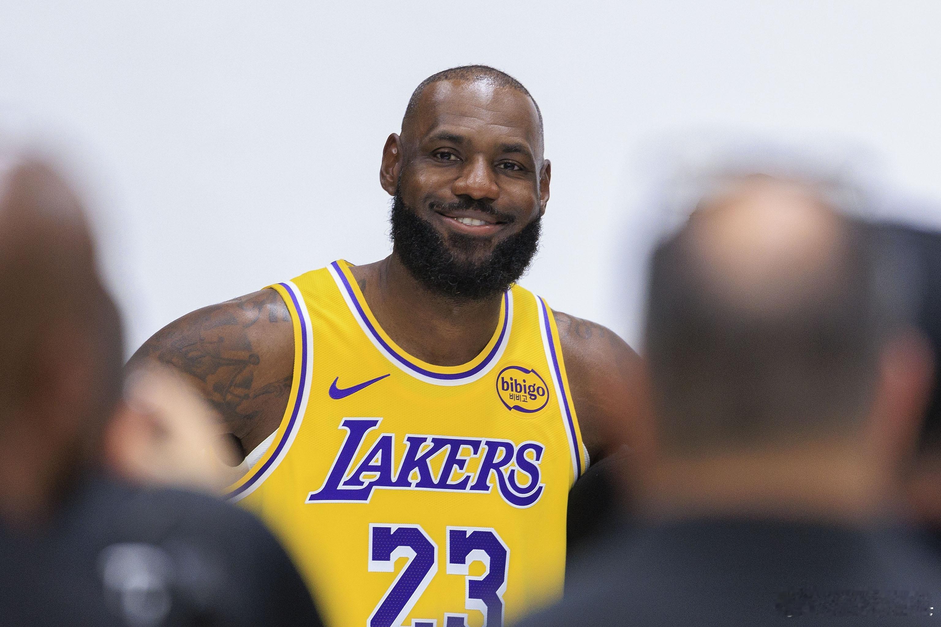 名记Shams谈詹姆斯未来：“我们仍不清楚詹姆斯的未来去向。我认为一切都悬而未决