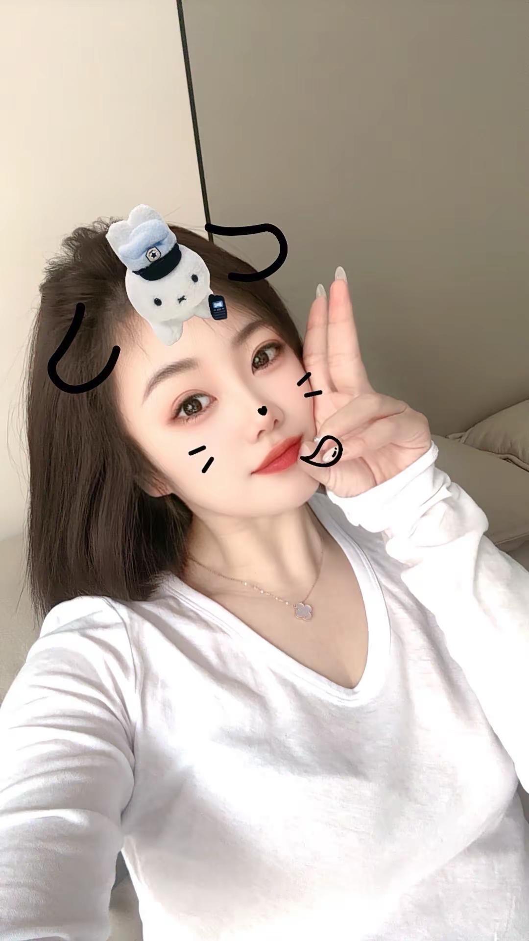 情人节，祝有爱者更爱，无爱者自由，有爱无爱都发财