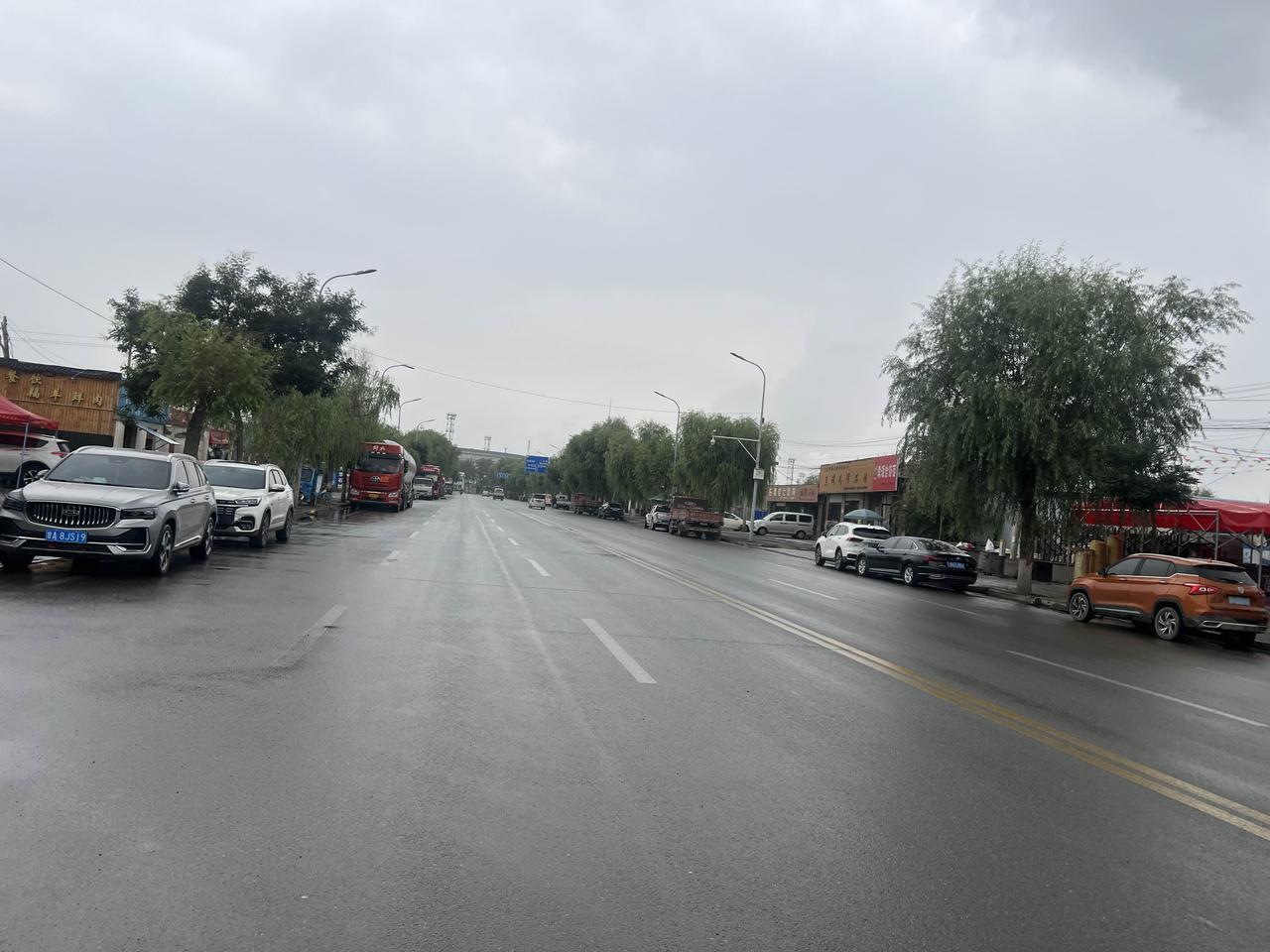 晒图笔记大赛兰州这两天的天气都是阴雨绵绵，天空下着小雨，体感非常冷，最低温度在1