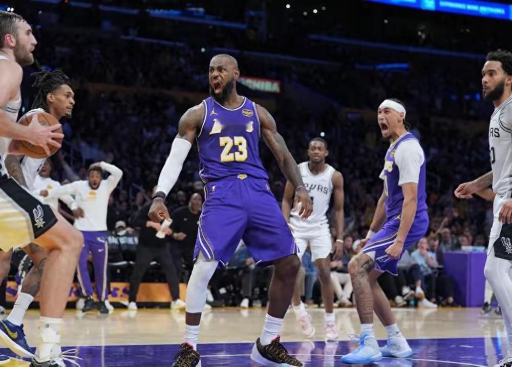 本赛季湖人队能取得什么样的成绩？通过近1/3的常规赛比赛，不难看出，湖人的进攻没