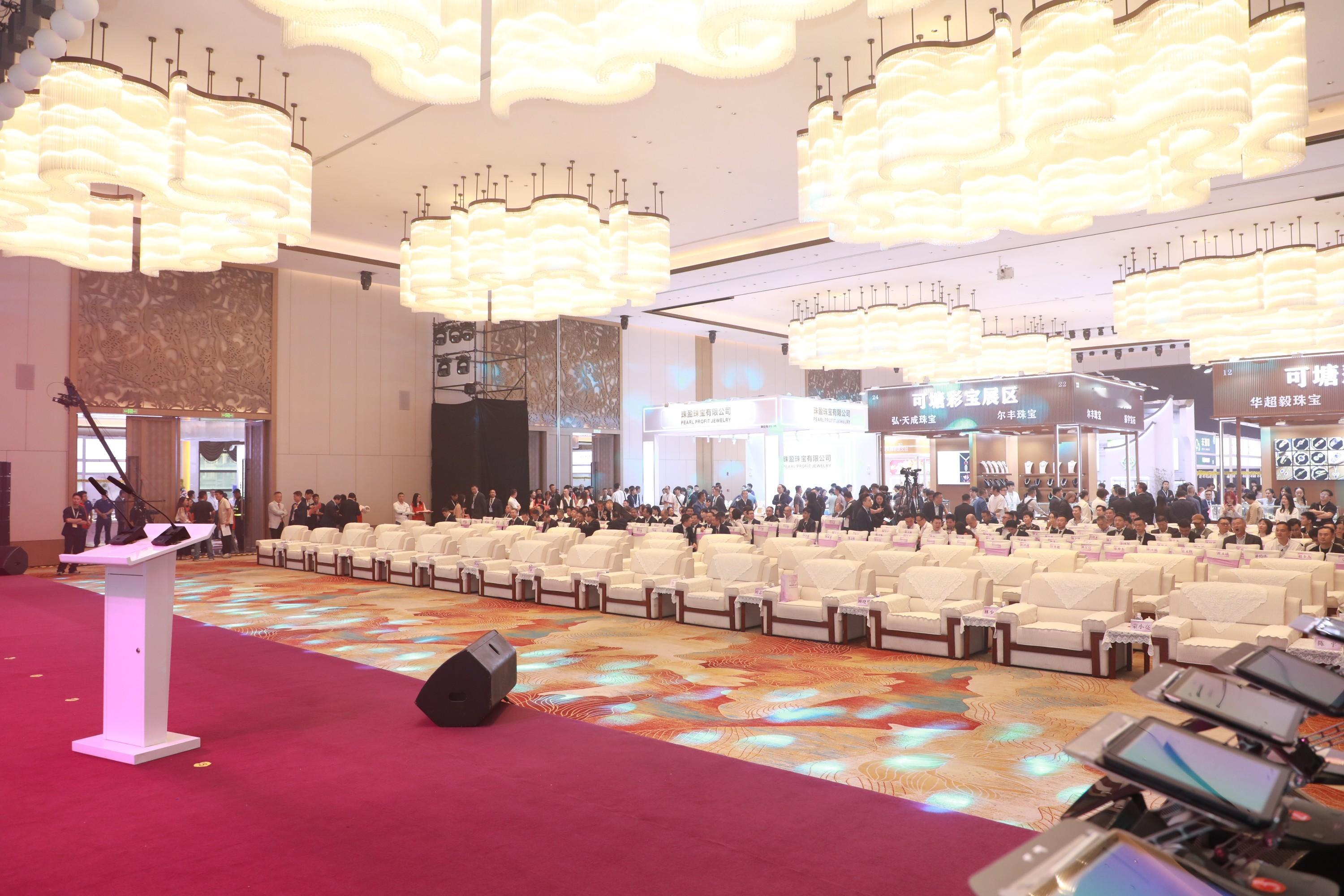 彩宝扎堆汕尾搞大事了 咱汕尾也太争气了吧！🎉 11月1日，2025中国·汕尾彩