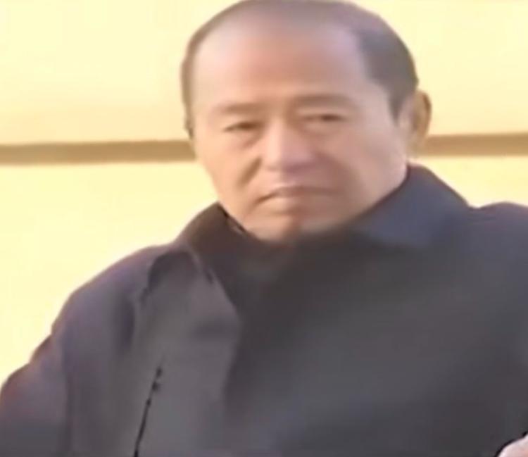 福建福州，62岁的陈汉威租在狭小的单间里面过日子，兜里没有收入，吃饭都成难题。他