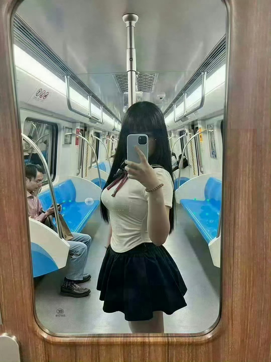 男生是否会拒绝主动凑上来但颜值普通的女生？  