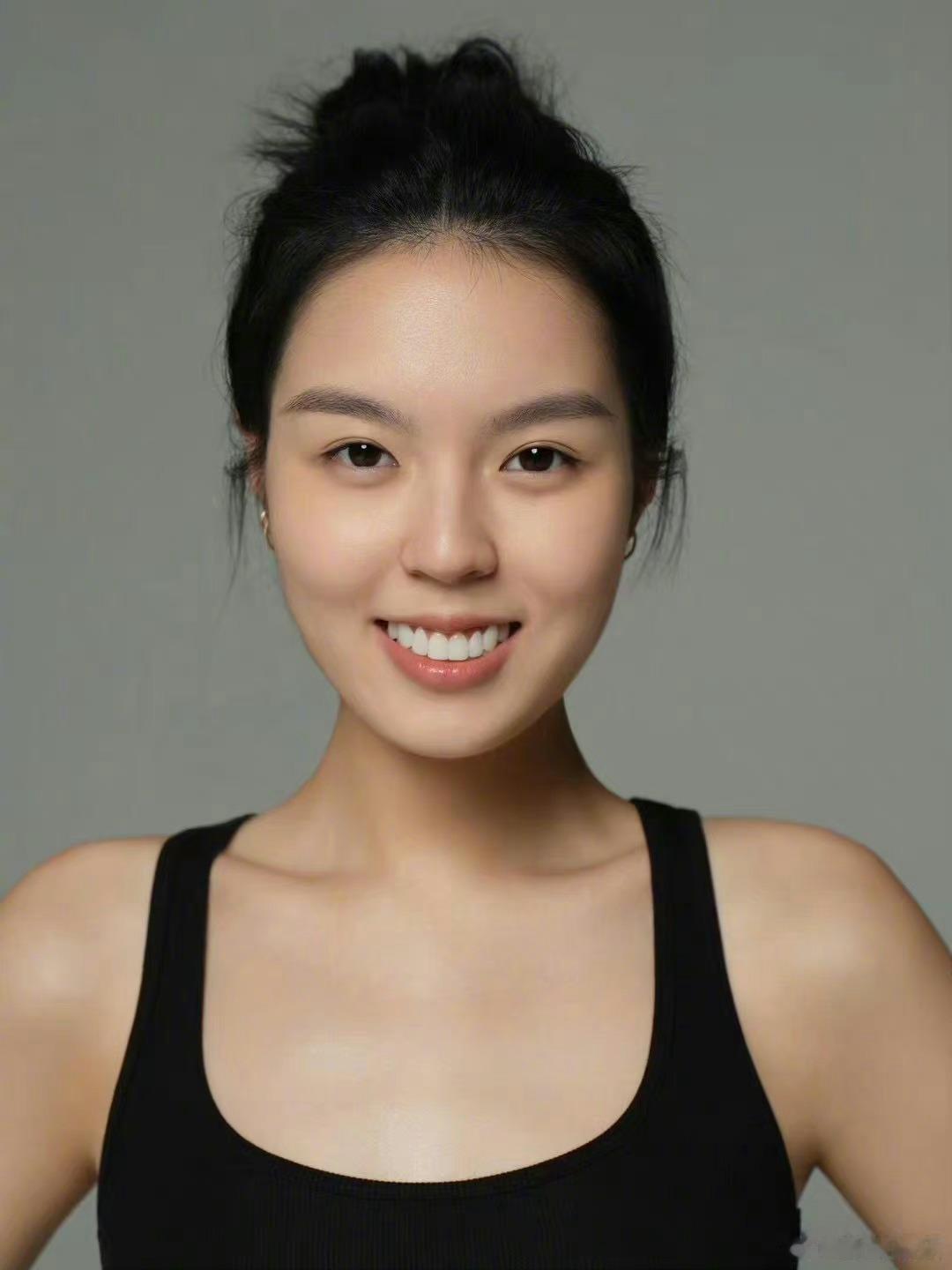 #李咏女儿将出道#每当提起她，就想起春晚里没有
