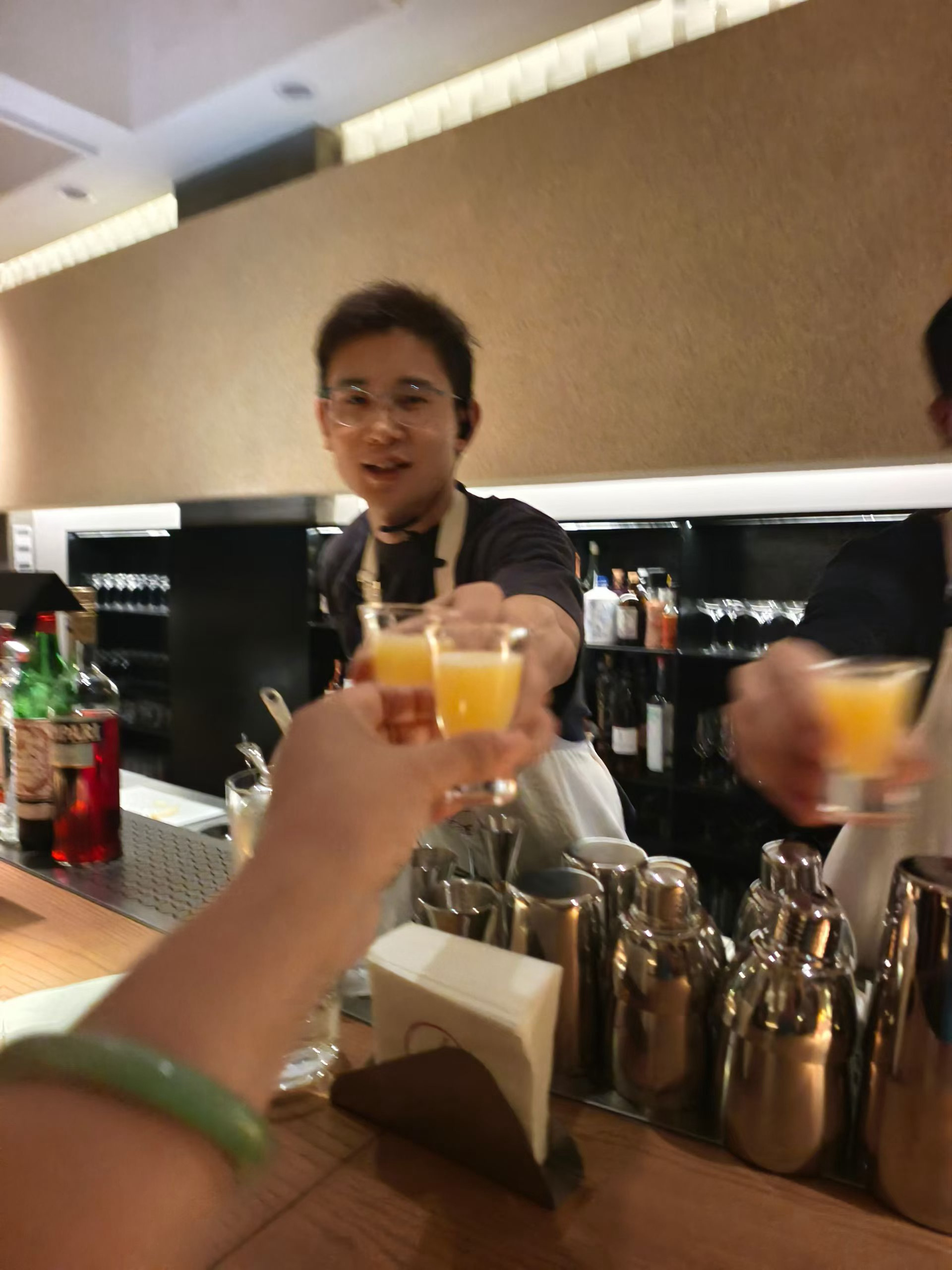 宅家两天养身体，越养越累，晚上决定出门活动一下。于是来了最近很红的bar sec