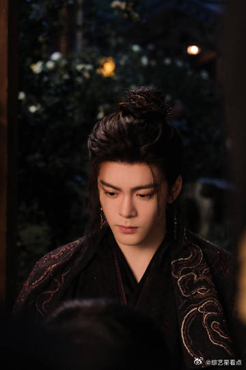 曾舜晞陈都灵互动  武拾光就是这么的靠谱呀，永远都是会给自己爱的人挑刺呀，看到曾