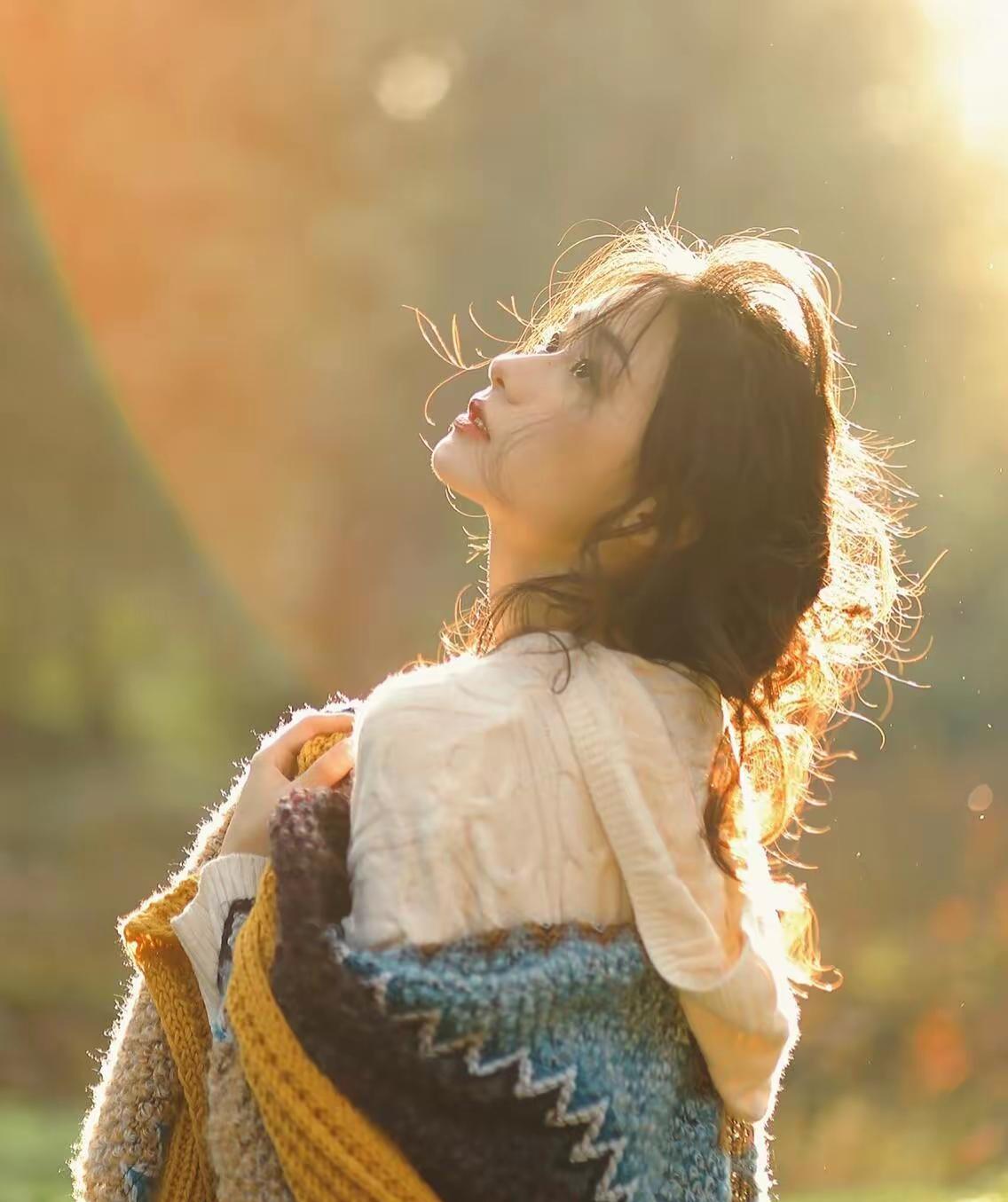 每天送孩子们上学之后，家里就剩我和婆婆两个人，大眼瞪小眼，我觉得十分尴尬，估计婆