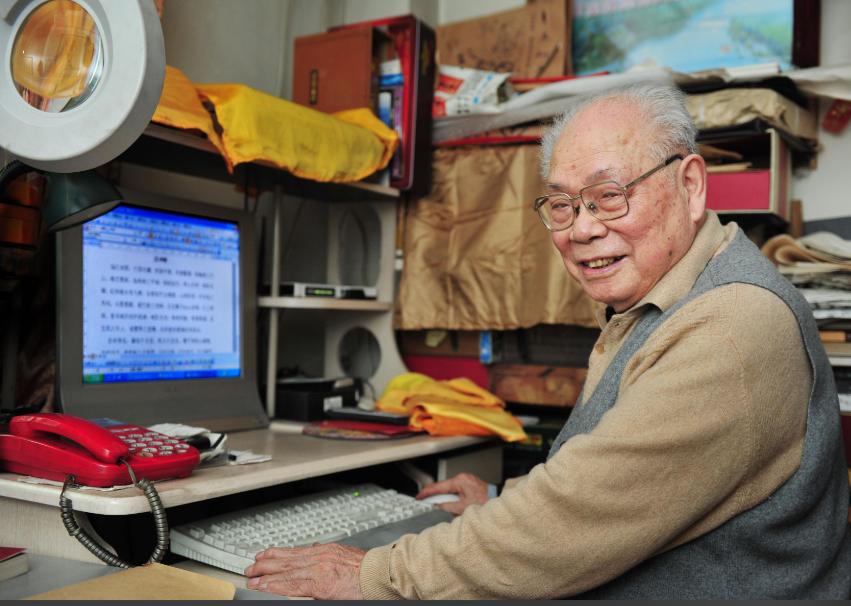 马识途活了110岁，二哥马士弘活了105岁，五弟马子超也活到九十多岁。
一门三兄