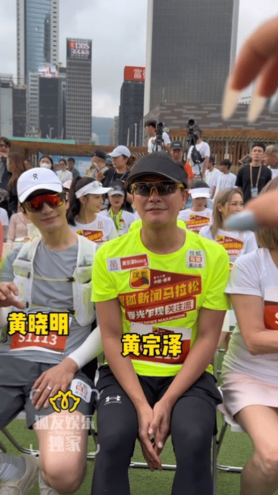 黄晓明黄宗泽霸总同框黄晓明给黄宗泽整不会了前辈式可爱✨黄晓明用“饭撒”比心，黄宗