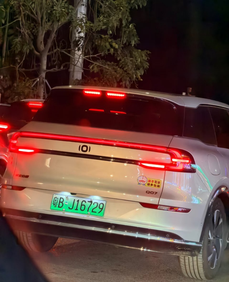 极氪8X官宣4月17日正式上市搞这么多发布会，一眼过去我以为 8x 上路了