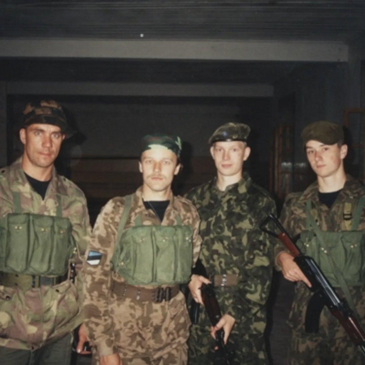 爱沙尼亚军队士兵穿着中式胸挂，使用56-2，1990年代。当时苏联刚刚解体不久，