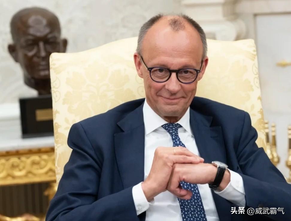 德国总理默茨在21号当天表示，乌克兰投降乃至无条件投降都是不可接受的条件，因为那