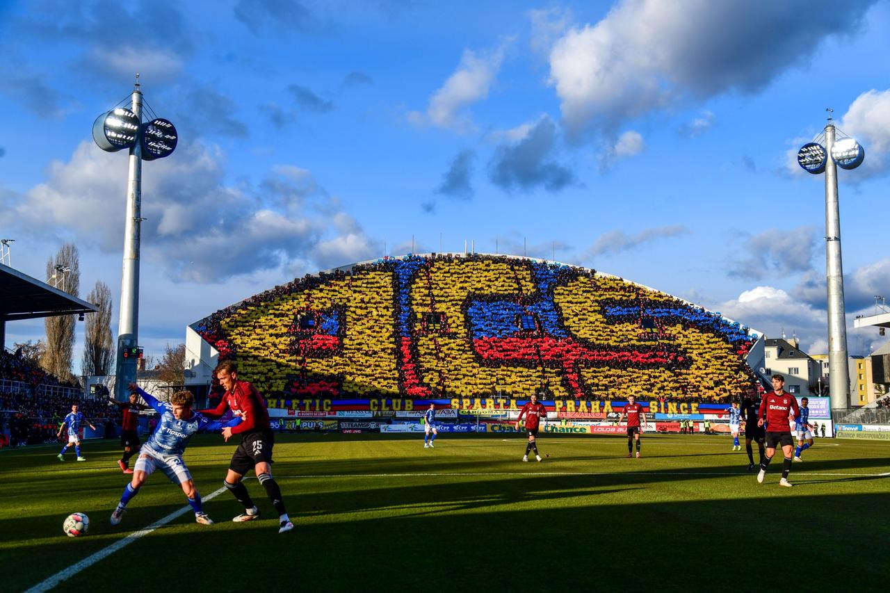 扇形看台 来自捷克奥洛穆茨

捷克甲级联赛奥洛穆茨西格马俱乐部主场：安德鲁夫体育