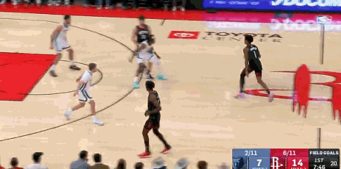 申京终于让大家吃了顿饺子……
今天申京无可挑剔，表现太棒了……
17中15的超高