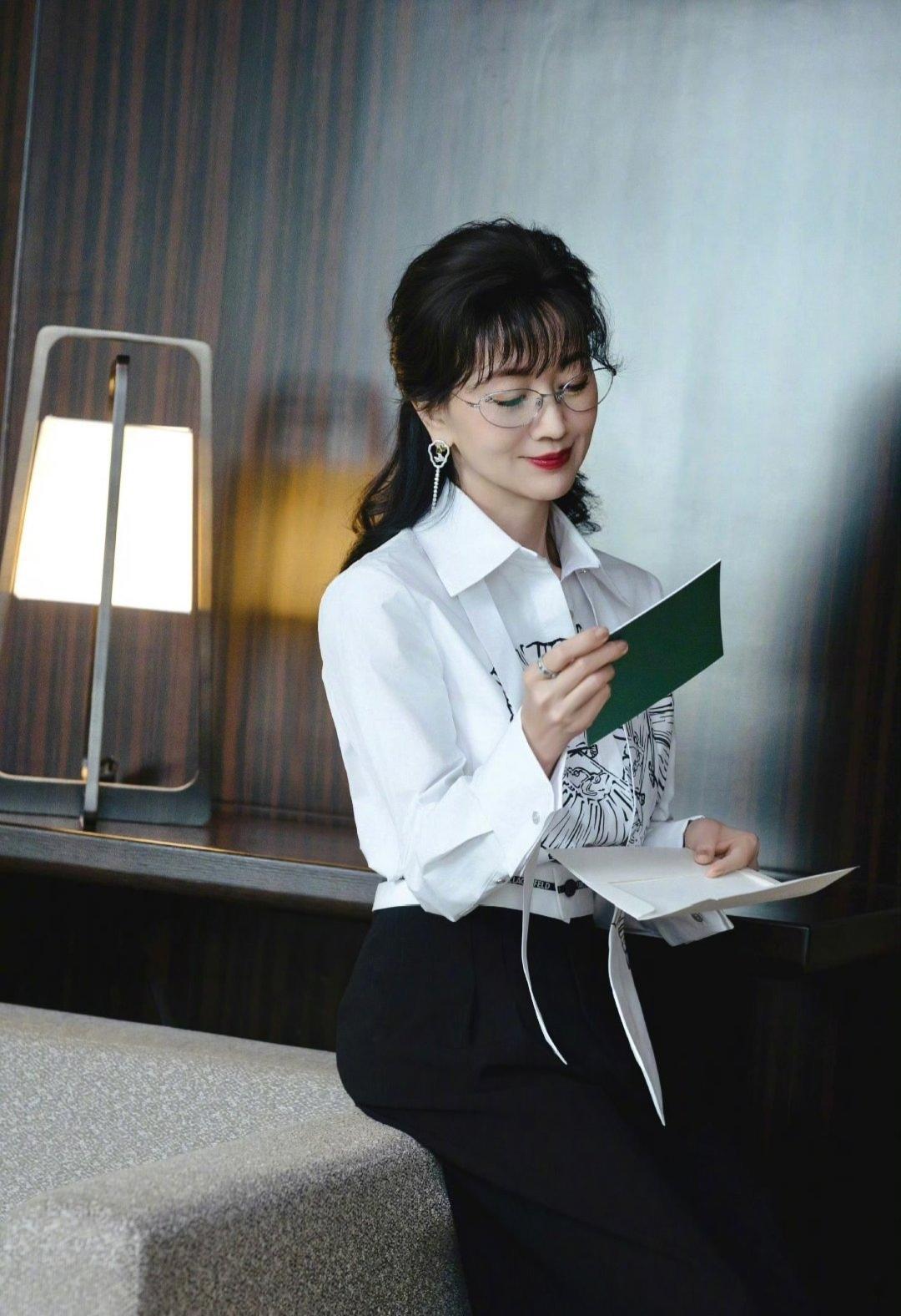 说起初代顶流，赵雅芝一定是绕不开的名字。一部《新白娘子传奇》，让白素贞的形象深入