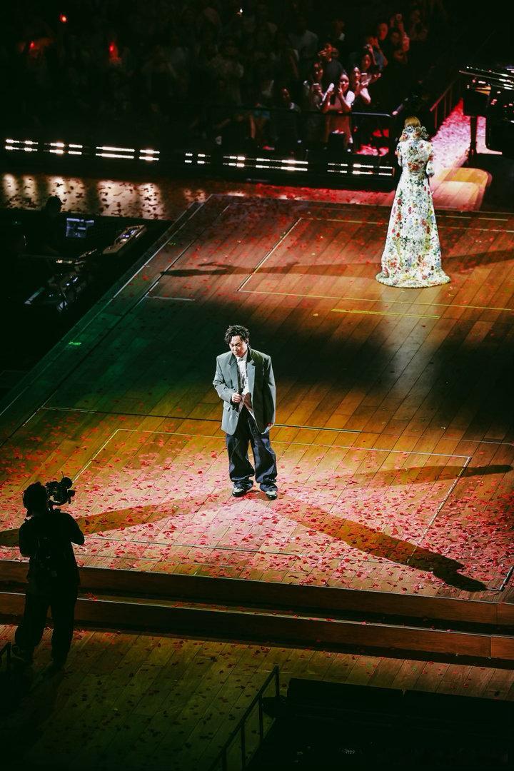 陈辉阳作为作曲人开演唱会，我就会拿之前黄伟文作为作词人开演唱会作为对比，这样对比