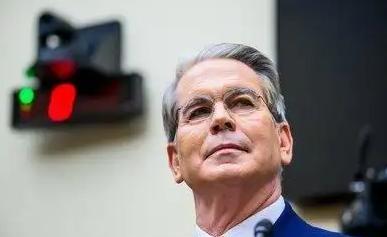 美国再次诞生 “叛国者”？美国财长当场破防：“中国再不卖稀土，我就把几十万留学生