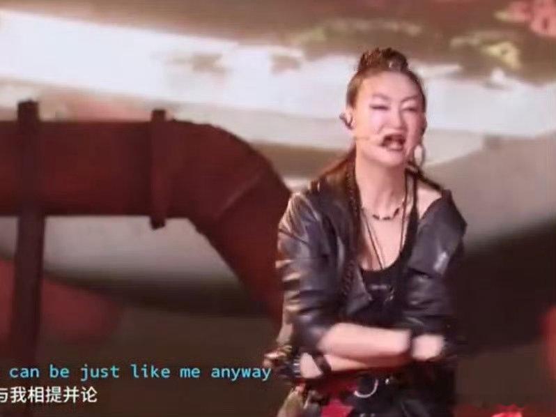 者来女扶完这个扶那个乘风2026默默行动胜过万千言语，者来女舞台全心守护身边伙伴