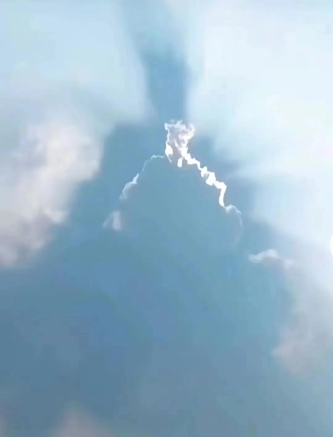九华山地藏王菩萨诞辰壹仟叁佰贰拾玖年🙏🙏🙏
愿见者法喜充满 六时吉祥 平安
