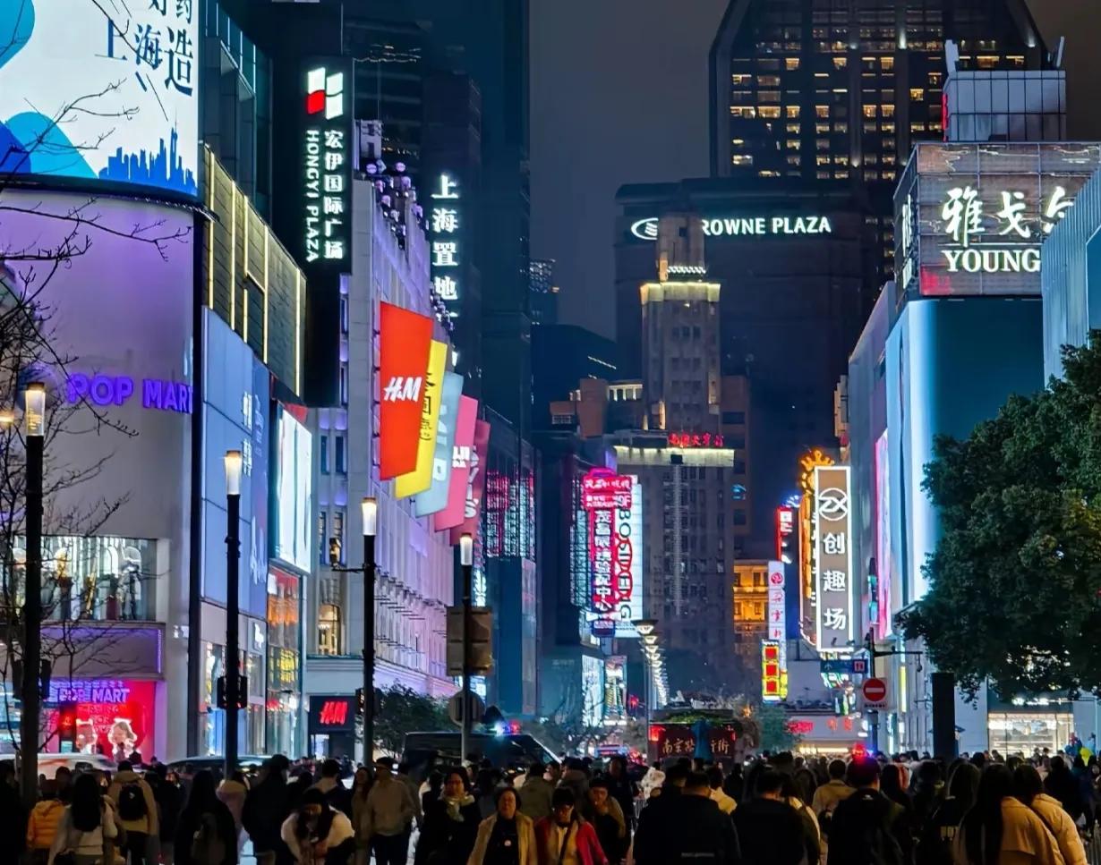 全国GDP前十的城市中，已经有一半公布了今年前三季度的GDP数据，具体如下：
1