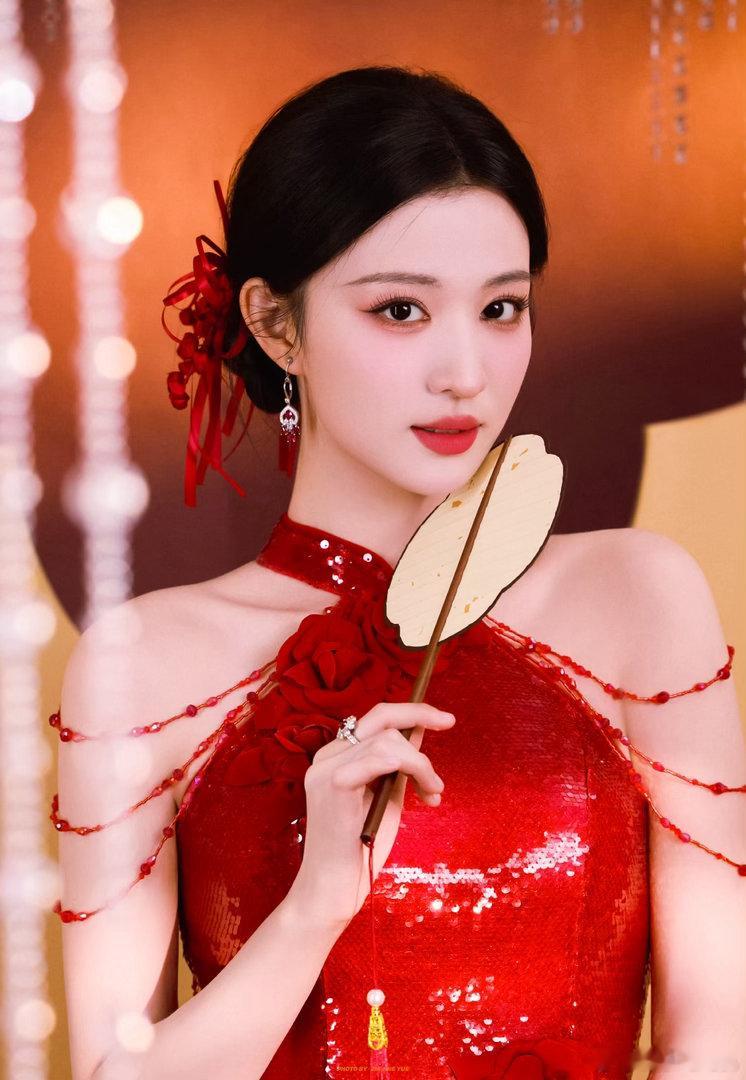 王楚然全世界第一适配正红色这一秒过火 复仇之后的笑容带着释然也带着空洞，王楚然演