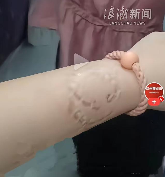 近日，江苏李女士乘坐北京开往上海的列车出行，上车后她找到自己的卧铺下铺，结果发现