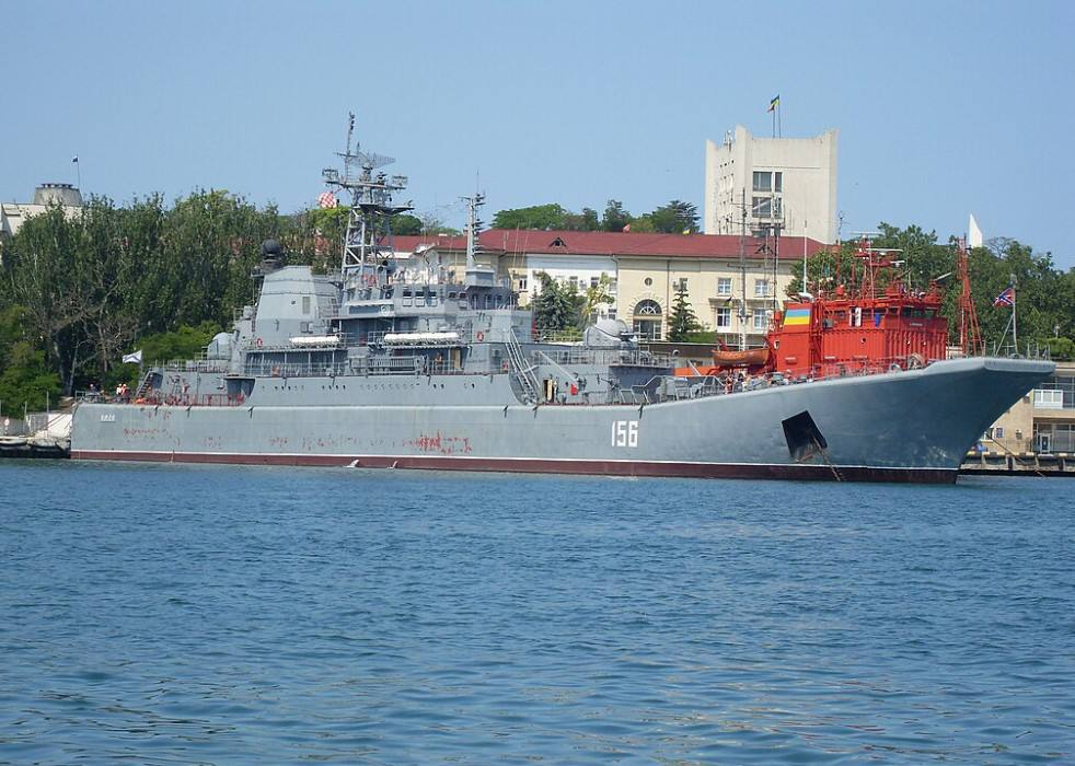 乌克兰安全局在克里米亚展开了 大规模突袭 ：三艘俄罗斯舰船 🛥 同时遭到袭击。