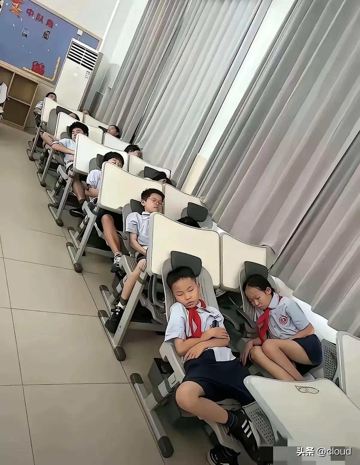 现在的孩子们学习环境有多好～
