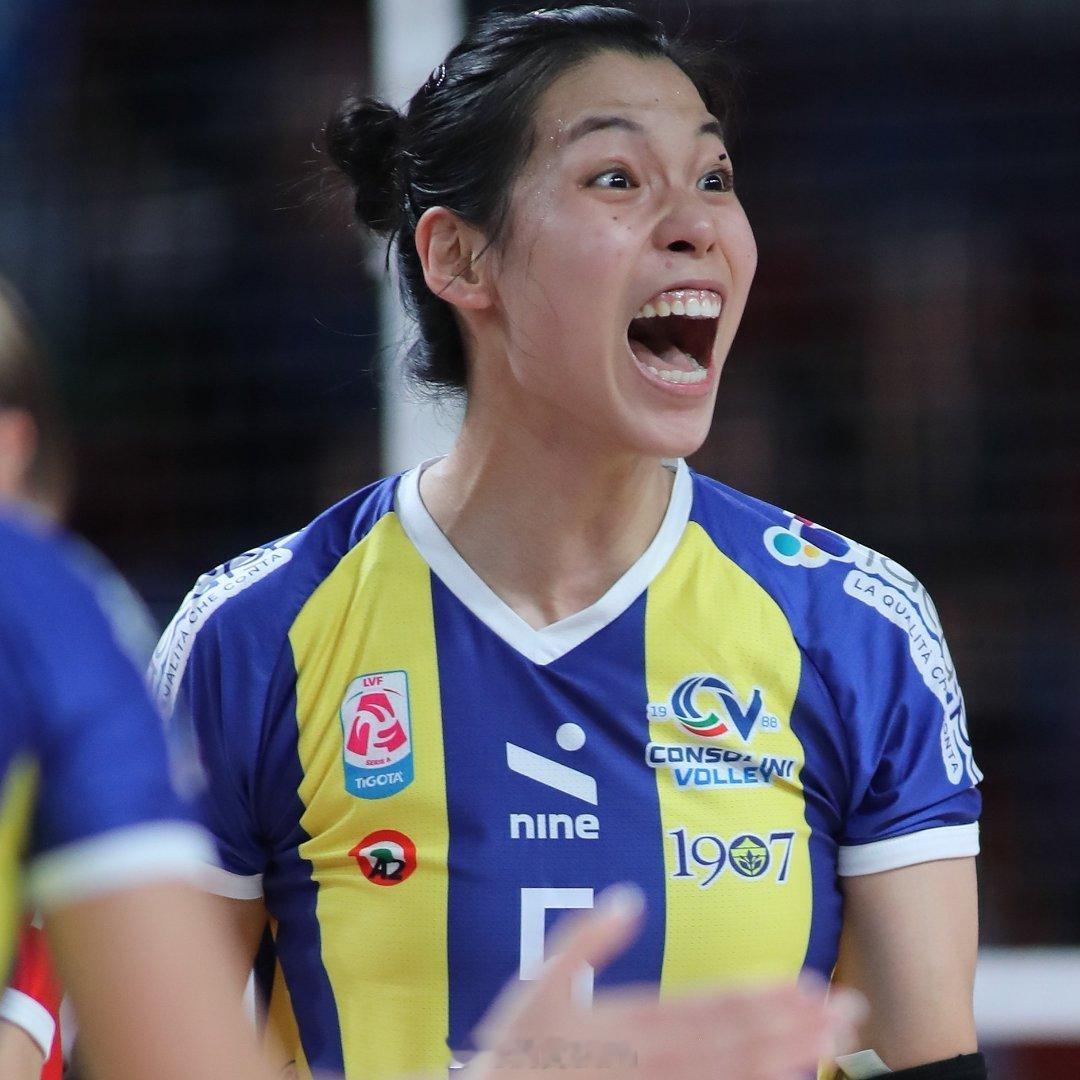 女排意大利女排联赛 斯坎迪奇3-0圣乔瓦尼，庄宇珊12分 