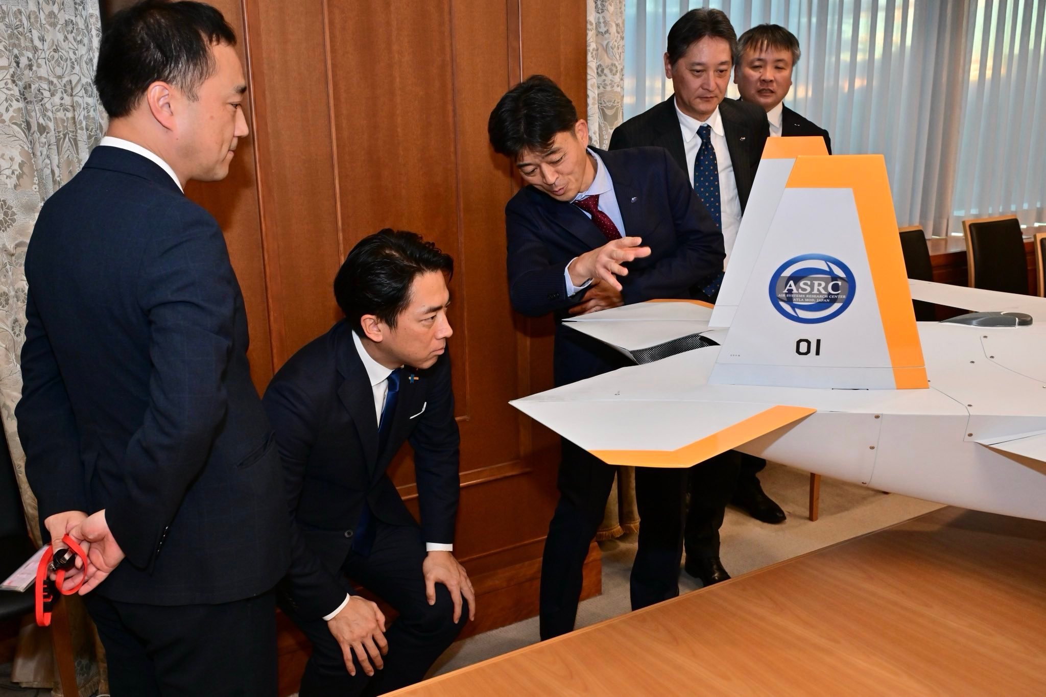 小小泉视察斯巴鲁图1莫名有种图3的既视感 