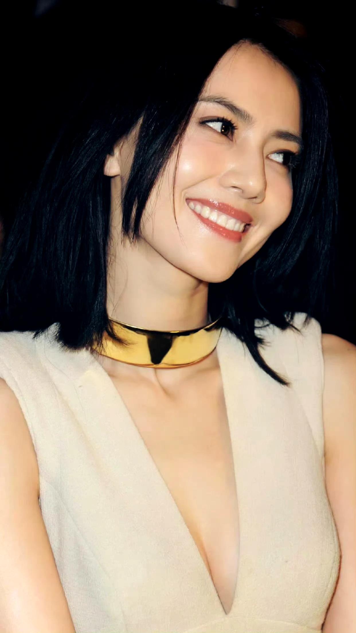 高圆圆真漂亮，这个角度怼脸拍都怎么美！[爱慕][爱慕][爱慕]#女星美照分享#